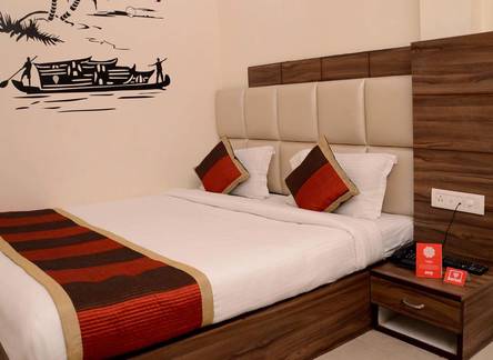 Отель OYO Rooms Sindhi Camp Metro View