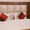 Отель OYO Rooms Sindhi Camp Metro View