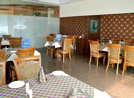 Отель OYO Premium Raja Park Adarsh Nagar