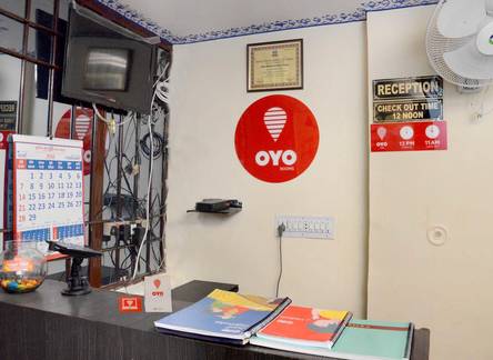 Отель OYO Room NIMS Kukas