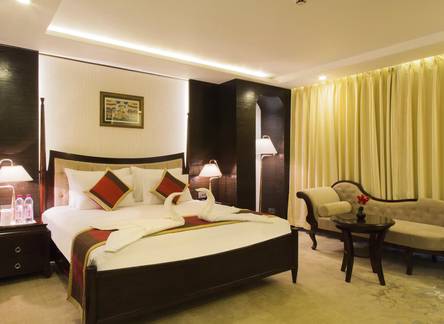 Отель Polo Inn & Suites