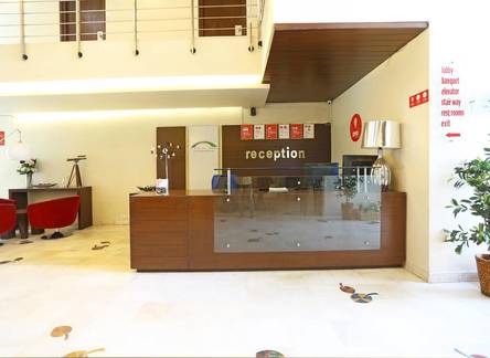 Отель OYO Rooms MI Road 2