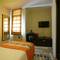 Отель OYO Rooms MI Road 2