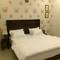 Отель White Tulips Home Stay
