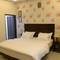 Отель White Tulips Home Stay
