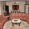 Отель Comfy Homestay near Hathroi Fort