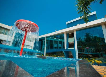 Отель Silver Sands Beach Resort