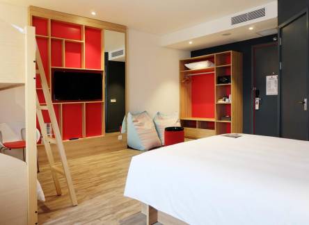 Отель Ibis Saigon Airport