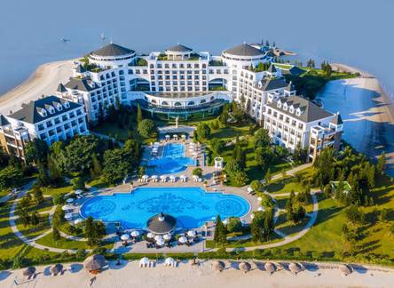 Отель Vinpearl Resort & Spa Ha Long