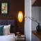 Отель Hotel Emerald Waters Classy