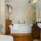 Отель Luxury Old Quarter Hotel
