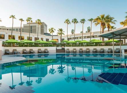 Отель Le Meridien Dubai Hotel & Conference Centre