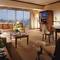 Отель Sheraton Dubai Creek Hotel And Towers