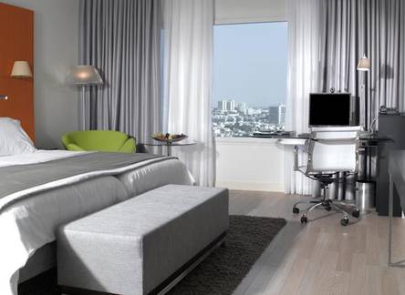 Отель Crowne Plaza City Center