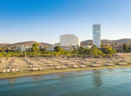 Отель St Raphael Resort & Marina