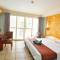 Отель Palm Beach Resort & Spa Sanya
