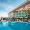 Отель Movenpick Grand Al Bustan