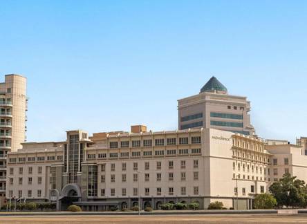 Отель Movenpick Hotel & Apartments Bur Dubai