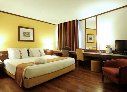 Отель Holiday Inn Lisbon-Continental