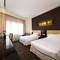 Отель Hotel Royal Queens