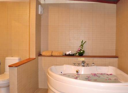 Отель Royal Lanta Resort & Spa