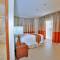 Отель Crown Regency Suites Mactan