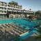 Отель Avra Beach Resort & Bungalow