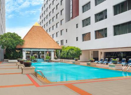 Отель The Twin Towers Hotel