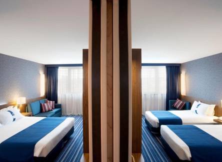Отель Holiday Inn Express Lisbon Airport