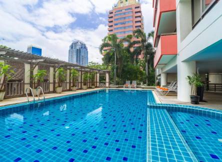 Отель Bandara Suites Silom