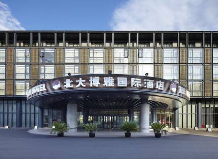 Отель The Lake View Hotel Beijing