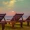 Отель Sapphire Seas Beachfront Hotel