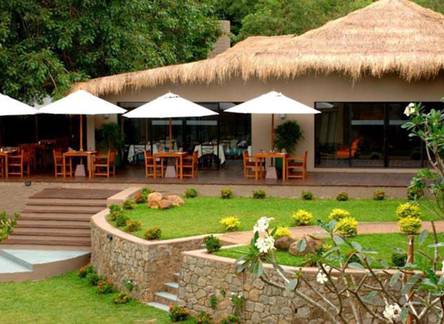 Отель The Safari Hotel