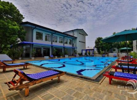 Отель The Blue Wave Hotel