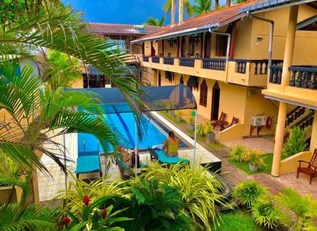 Отель Drifters Hotel & Beach Restaurant