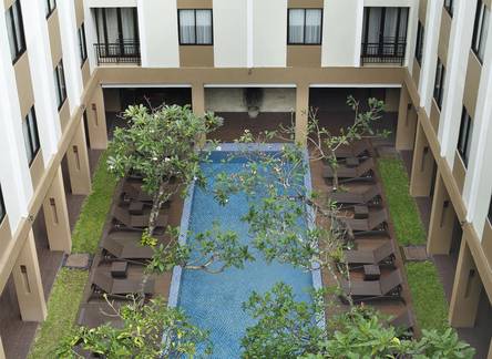 Отель Hotel Santika Kuta