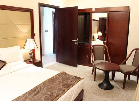 Отель Milestone Hotel Apartments Apart