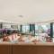 Отель Double-Six Luxury Hotel Seminyak