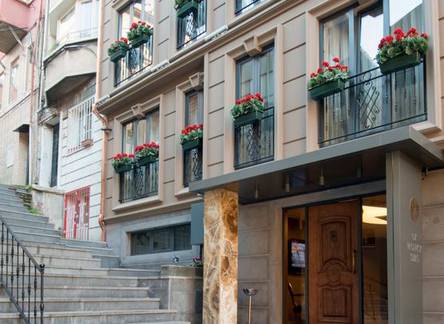 Отель GK Regency Suites