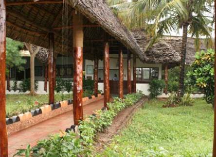 Отель Mnarani Beach Cottages