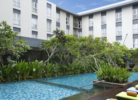 Отель Hotel Santika Mataram