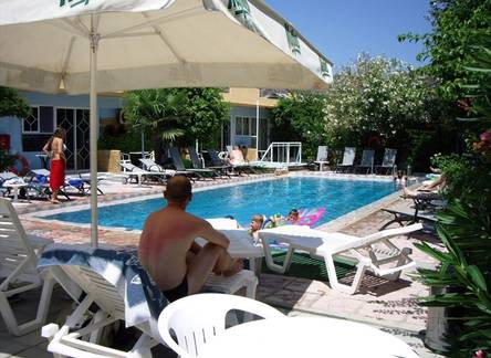 Отель GNest Apartments