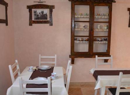 Отель Rooms and Apartments Mirovic