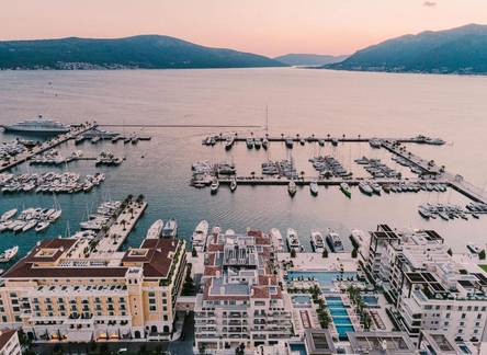 Отель Regent Porto Montenegro