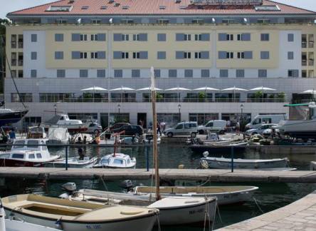 Отель Aparthotel Miramare, Makarska