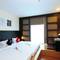 Отель Boss Suites, Nana Tai