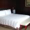 Отель Howard Johnson Huaihai Hotel