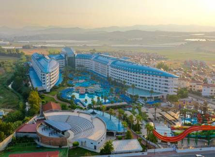 Отель CRYSTAL ADMIRAL Resort Suites & SPA