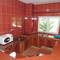 Отель Reef Holidays Apartments