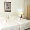 Отель Reef Holidays Apartments